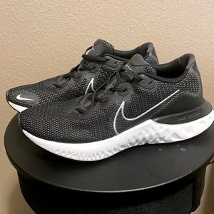 Men’s Nike Renew Running Shoe size 13